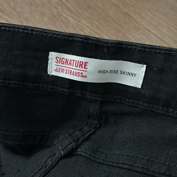 Signature Levi Black Jeans High-Rise Skinny size 8 - Picture 2 of 3